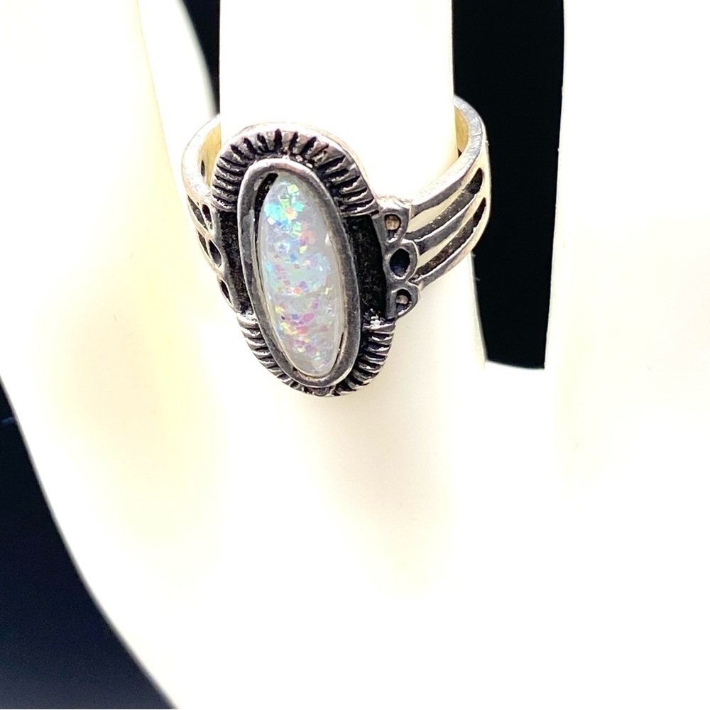 OPALESCENT SILVER RING SIZE 7